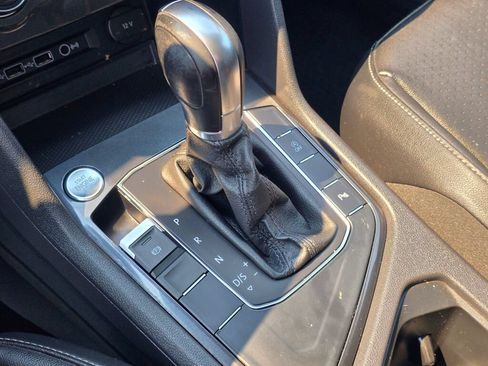 Used 2019 Volkswagen Tiguan SEL FWD image 34