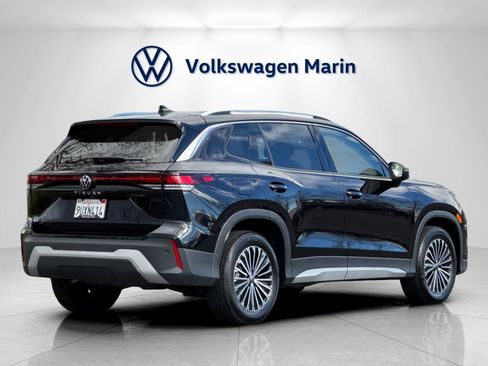 Used 2025 Volkswagen Tiguan S w/ 18" Wheel Package image 5