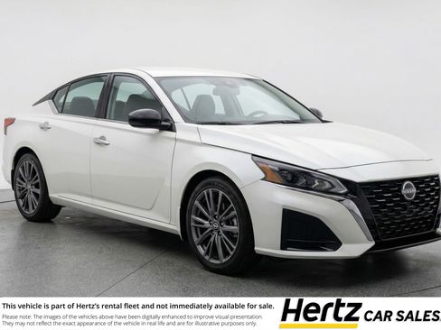 Used 2025 Nissan Altima 2.5 SV image 1