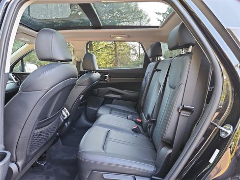 Certified 2022 Kia Sorento S w/ Panoramic Sunroof Package image 12