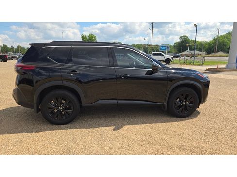 Used 2023 Nissan Rogue SV w/ SV Premium Package FWD image 6