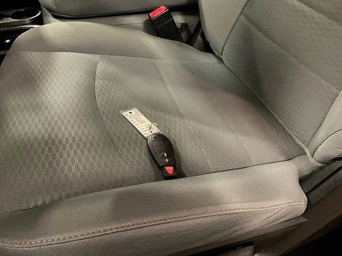 Used 2017 RAM 2500 Tradesman w/ Chrome Appearance Group image 25