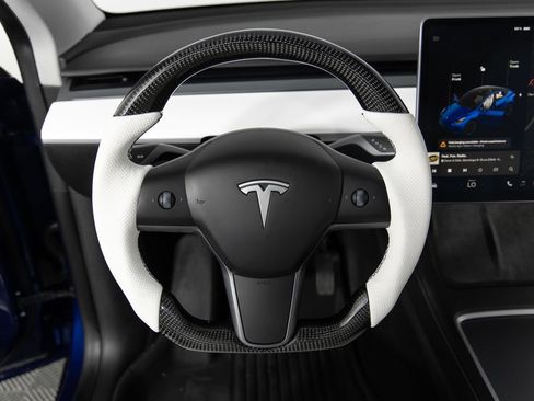 Used 2022 Tesla Model Y Long Range image 30