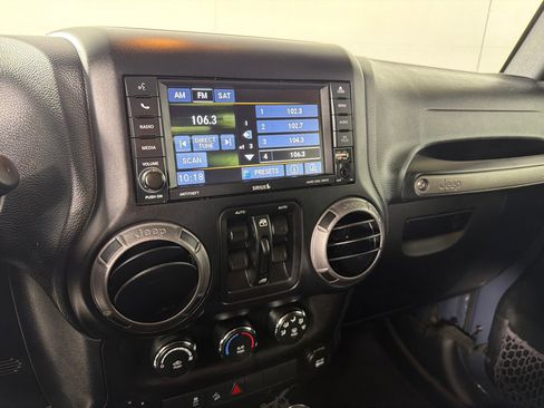 Used 2017 Jeep Wrangler Unlimited Sport w/ Quick Order Package 24S AWD/4WD image 13