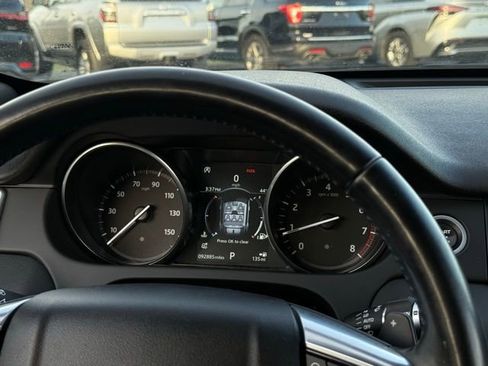 Used 2018 Land Rover Discovery Sport SE image 9