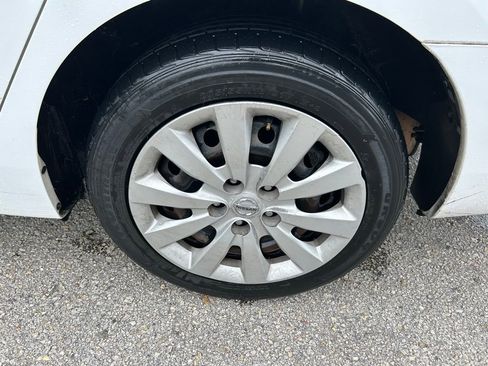 Used 2018 Nissan Sentra S image 9