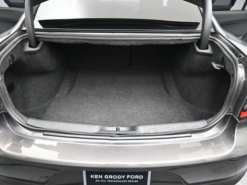 Used 2017 Dodge Charger SE w/ Blacktop Package RWD image 20