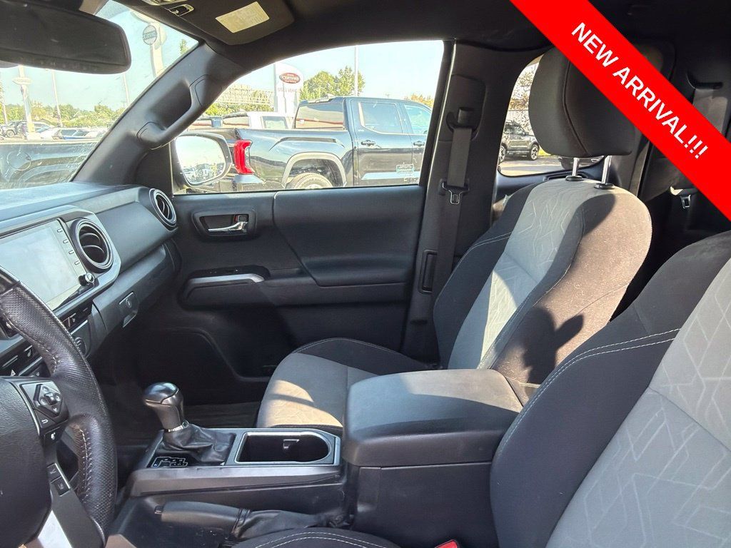 Used 2021 Toyota Tacoma TRD Off-Road w/ TRD Premium Off Road Package AWD/4WD image 7