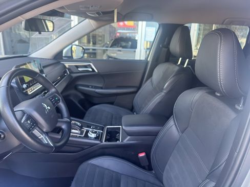 Used 2024 Mitsubishi Outlander SE image 30