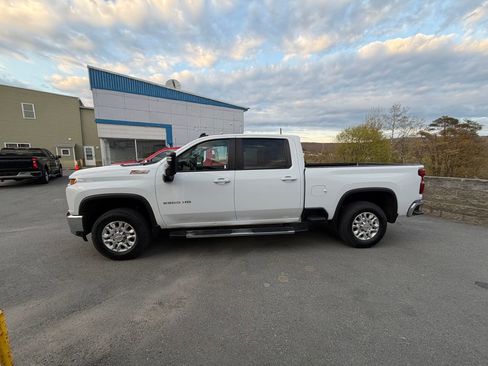 Used 2023 Chevrolet Silverado 2500 LT w/ Convenience Package AWD/4WD image 2