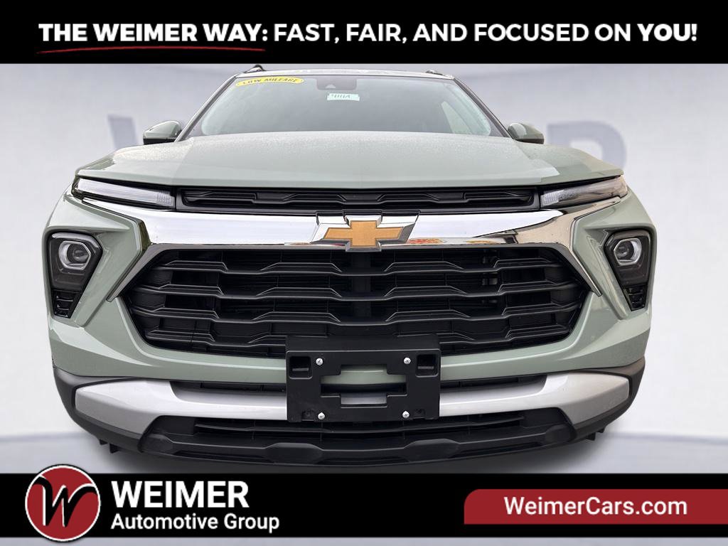 Used 2025 Chevrolet TrailBlazer LT w/ LT Cold Weather Package AWD/4WD image 2