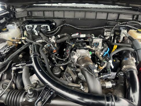 Used 2021 Ford Bronco Badlands image 28