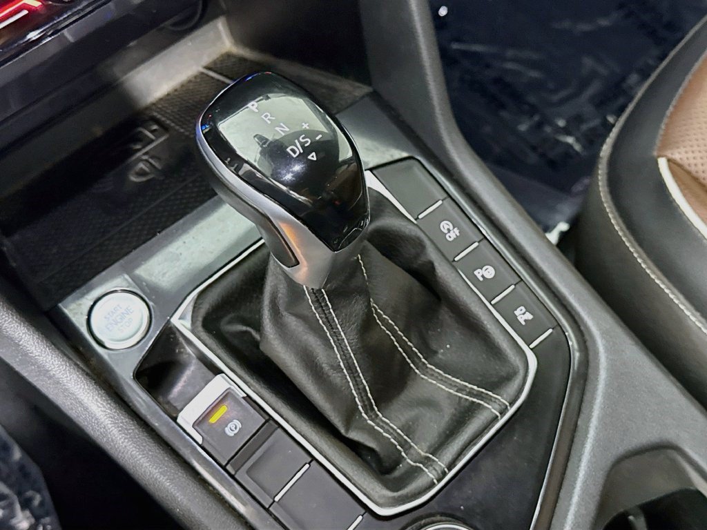 Used 2022 Volkswagen Tiguan SEL R-Line AWD/4WD image 19