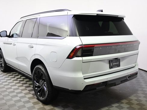 New 2025 Lincoln Navigator Reserve w/ Jet Appearance Package image 3