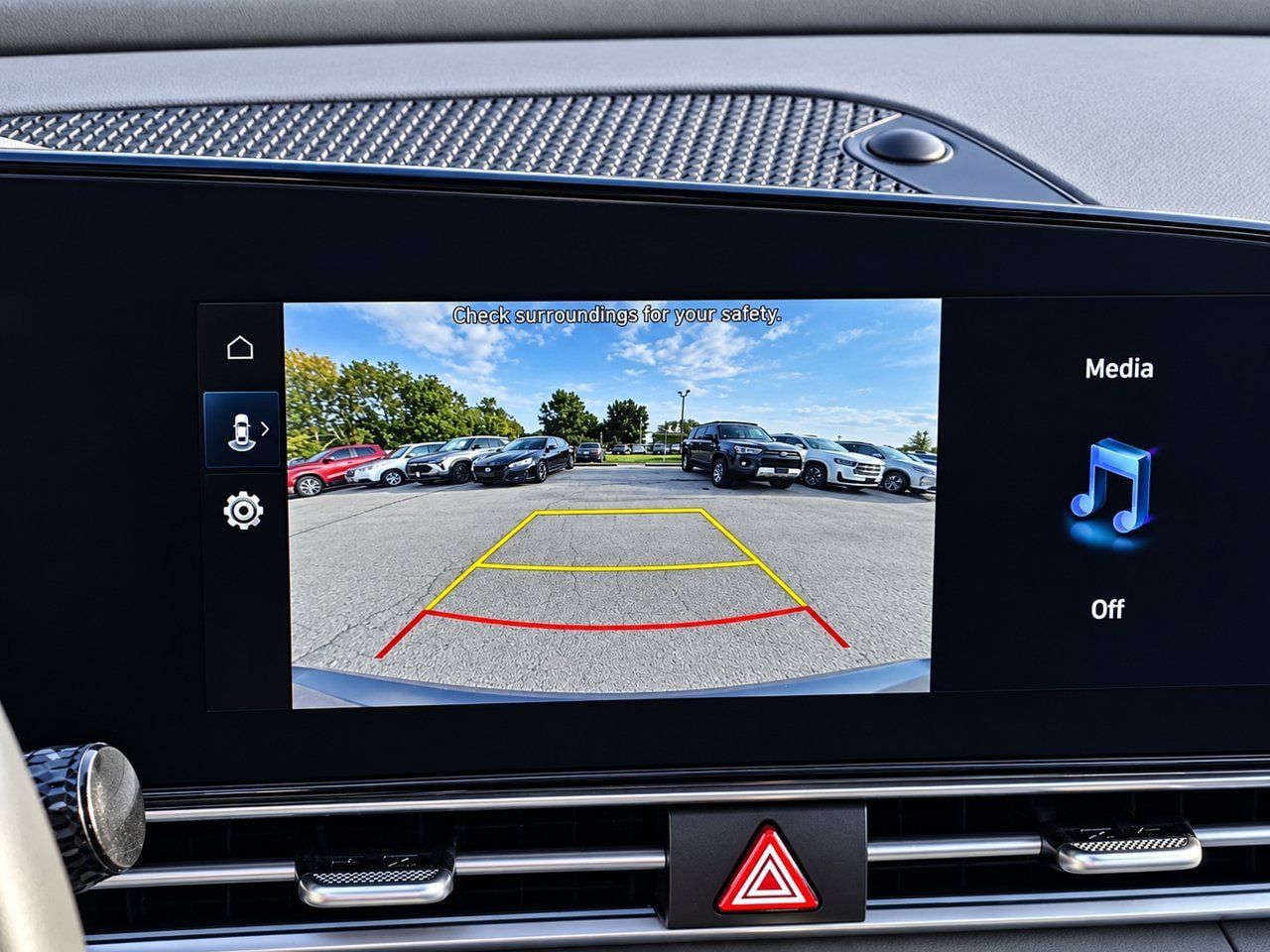 Used 2025 Hyundai Elantra SEL FWD image 16