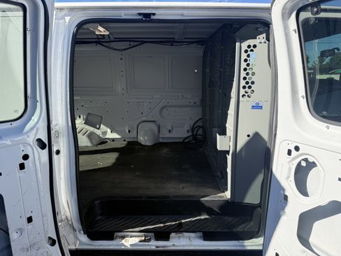 Used 2010 Ford E-250 and Econoline 250 image 28