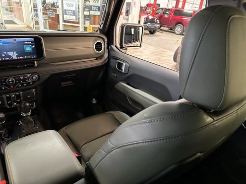 Used 2024 Jeep Wrangler High Altitude AWD/4WD image 14