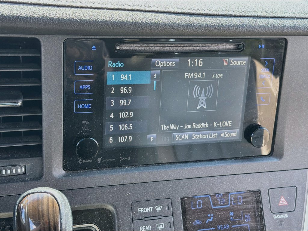 Used 2016 Toyota Sienna XLE FWD image 11
