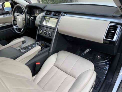 Used 2020 Land Rover Discovery Landmark image 31