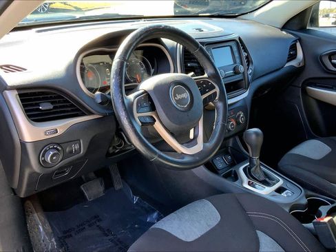 Used 2018 Jeep Cherokee Latitude w/ Altitude Package image 15