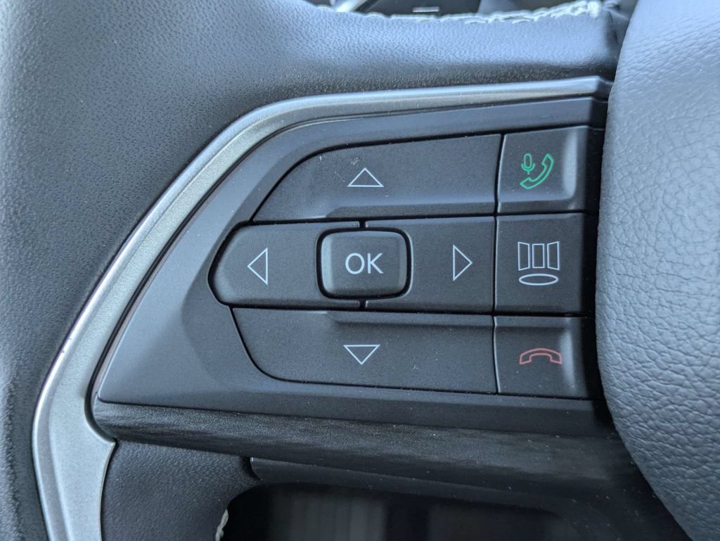 Used 2025 Jeep Grand Cherokee Altitude RWD image 25
