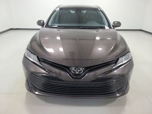 Used 2018 Toyota Camry LE FWD image 2