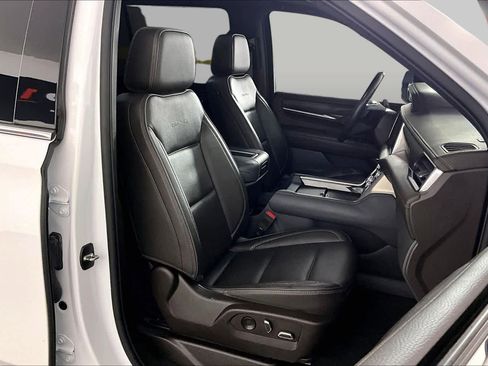 Used 2022 GMC Yukon XL Denali AWD/4WD image 9