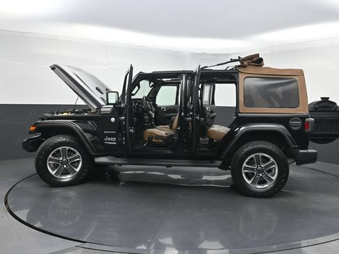 Used 2022 Jeep Wrangler Unlimited Sahara w/ Cold Weather Group AWD/4WD image 34