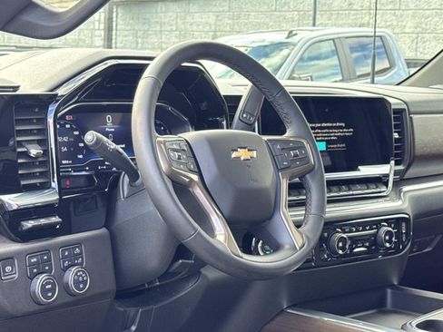 Used 2024 Chevrolet Silverado 2500 High Country w/ High Country Premium Package image 10