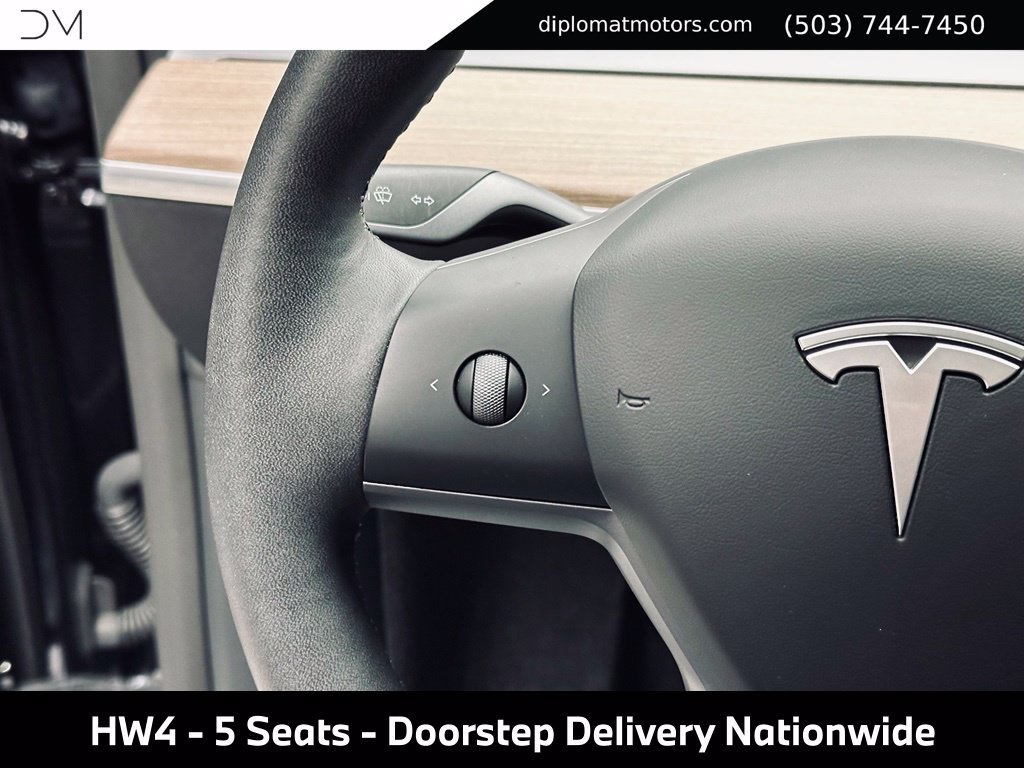 Used 2025 Tesla Model Y Long Range AWD/4WD image 29