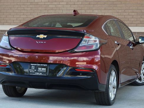 Used 2017 Chevrolet Volt Premier w/ Driver Confidence II Package FWD image 7