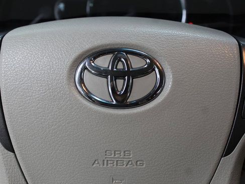 Used 2011 Toyota Sienna Limited w/ Premium Pkg FWD image 12