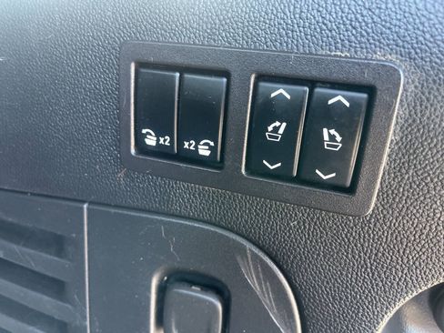 Used 2019 Chevrolet Suburban LT AWD/4WD image 38