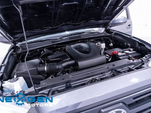 Used 2019 Toyota Tacoma SR image 10