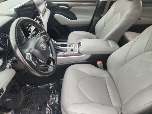 Used 2021 Toyota Highlander Platinum image 10