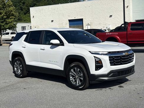 New 2027 Chevrolet Equinox LT w/ Convenience Package II AWD/4WD image 4