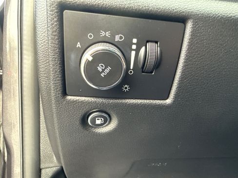 Used 2017 Jeep Grand Cherokee Altitude RWD image 23