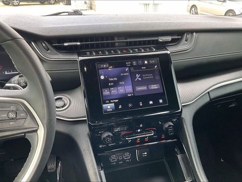 Used 2023 Jeep Grand Cherokee L Laredo image 6