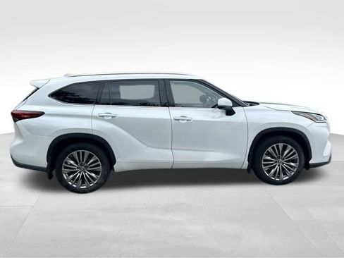 Used 2022 Toyota Highlander Platinum AWD/4WD image 6
