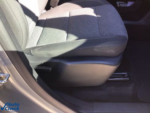 Used 2025 GMC Acadia Elevation image 23