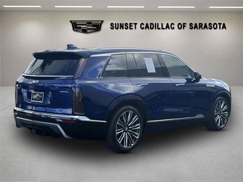 Certified 2026 Cadillac Vistiq Premium Luxury w/ LPO, Floor Liner Package AWD/4WD image 7