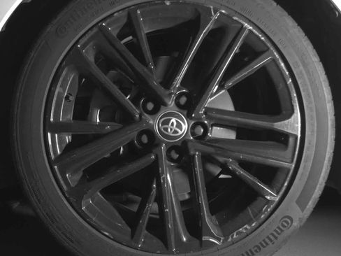 Used 2025 Toyota Camry SE image 7