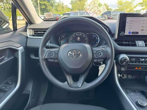 Used 2025 Toyota RAV4 LE AWD/4WD image 22