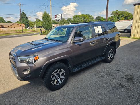 Used 2020 Toyota 4Runner TRD Off-Road AWD/4WD image 5