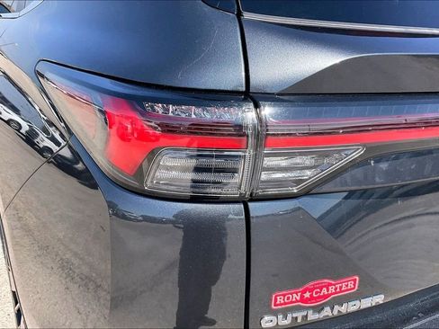 Used 2025 Mitsubishi Outlander SE image 20