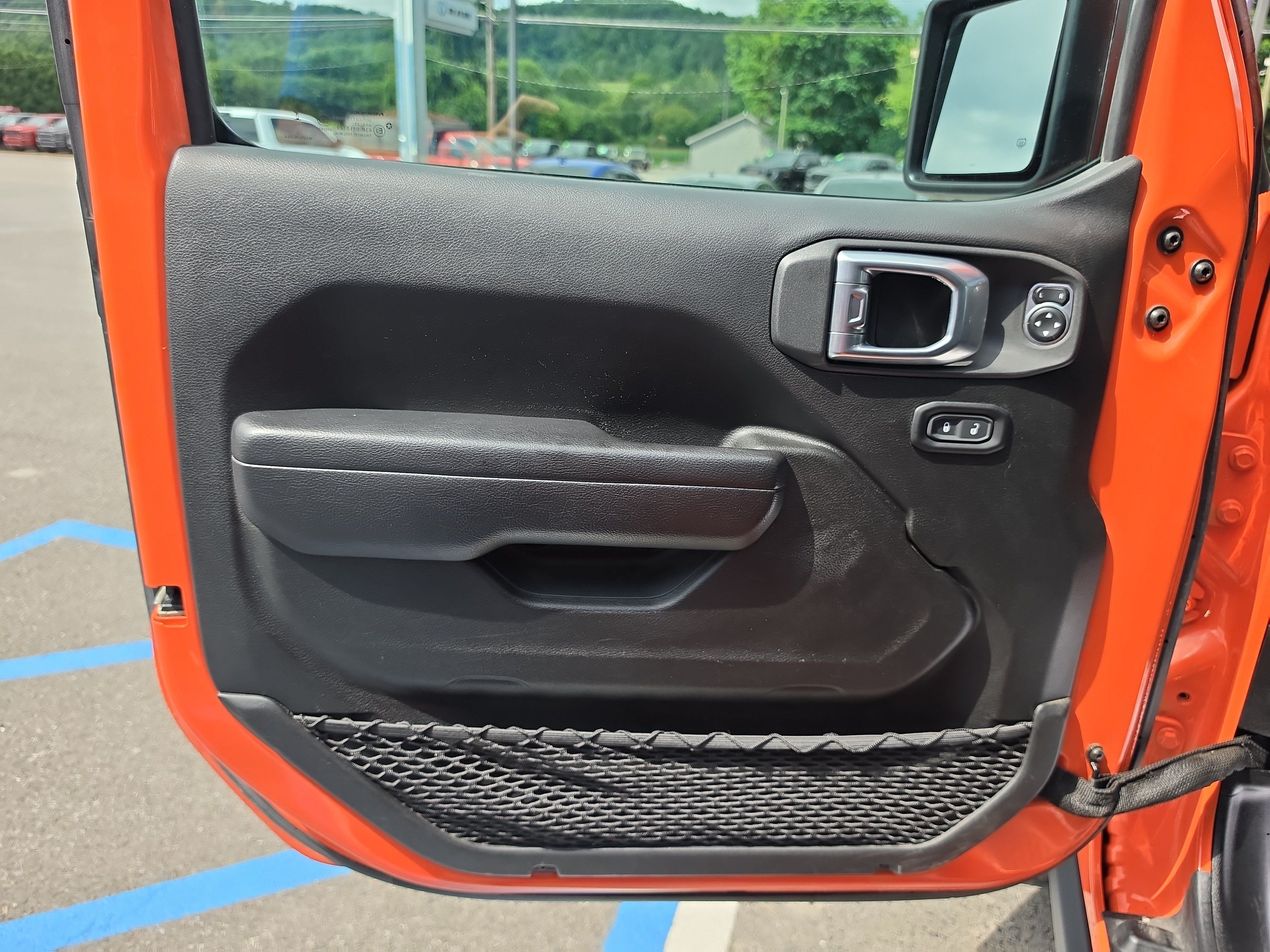 Used 2023 Jeep Wrangler Rubicon w/ Cold Weather Group AWD/4WD image 16
