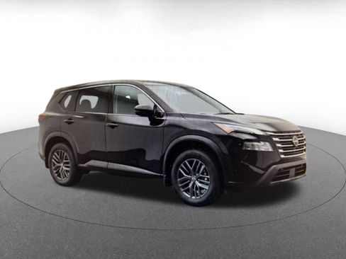 Used 2026 Nissan Rogue SL FWD image 2