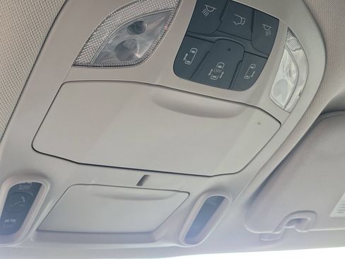 Used 2024 Chrysler Pacifica Limited FWD image 18