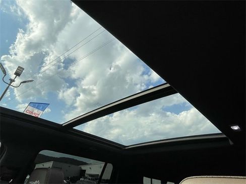 Certified 2024 Chevrolet Suburban High Country image 19