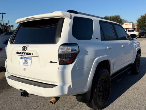 Used 2022 Toyota 4Runner SR5 Premium image 5